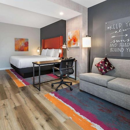 La Quinta Inn & Suites By Wyndham Луїсвілл Номер фото