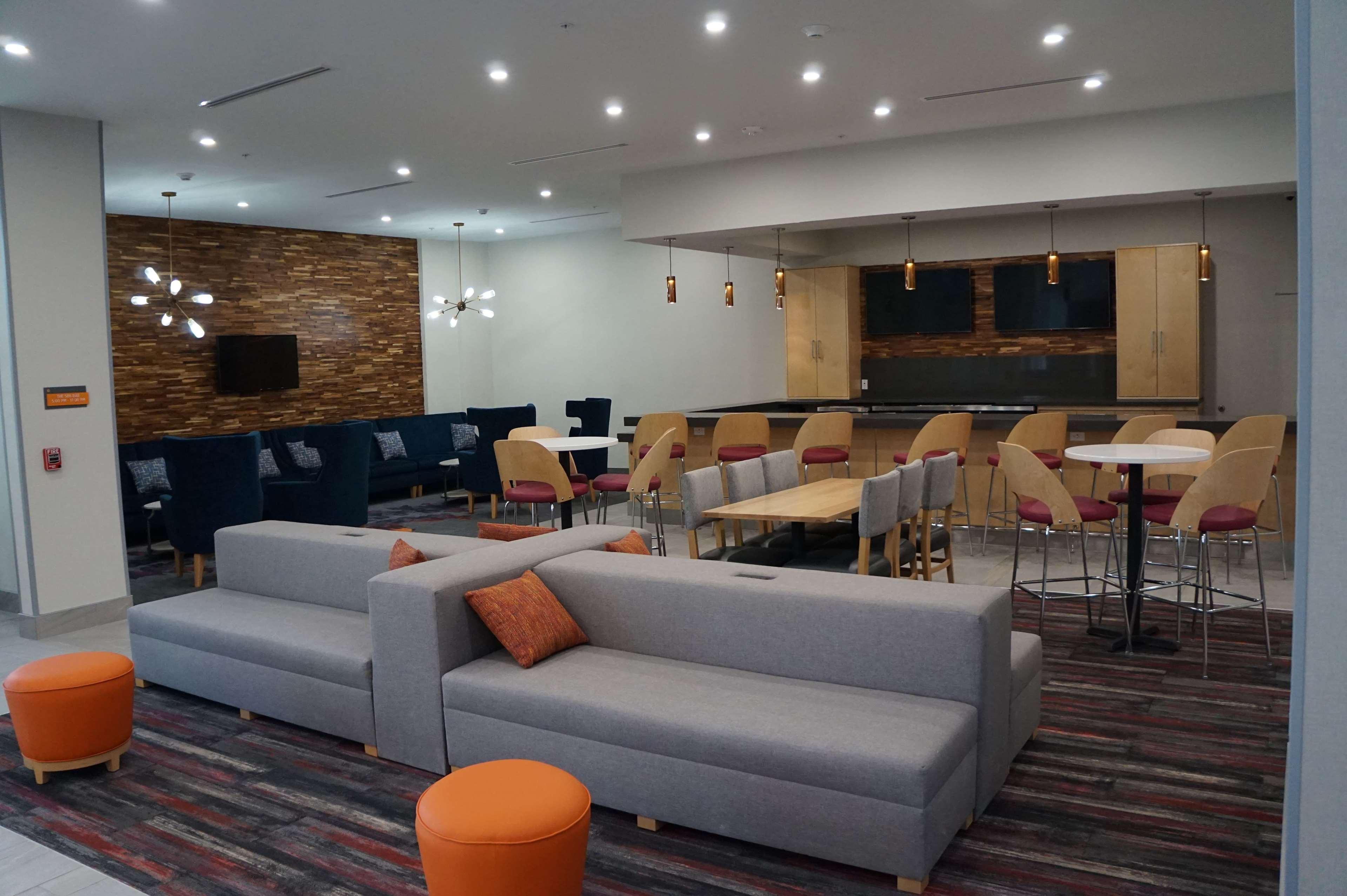 La Quinta Inn & Suites By Wyndham Луїсвілл Екстер'єр фото