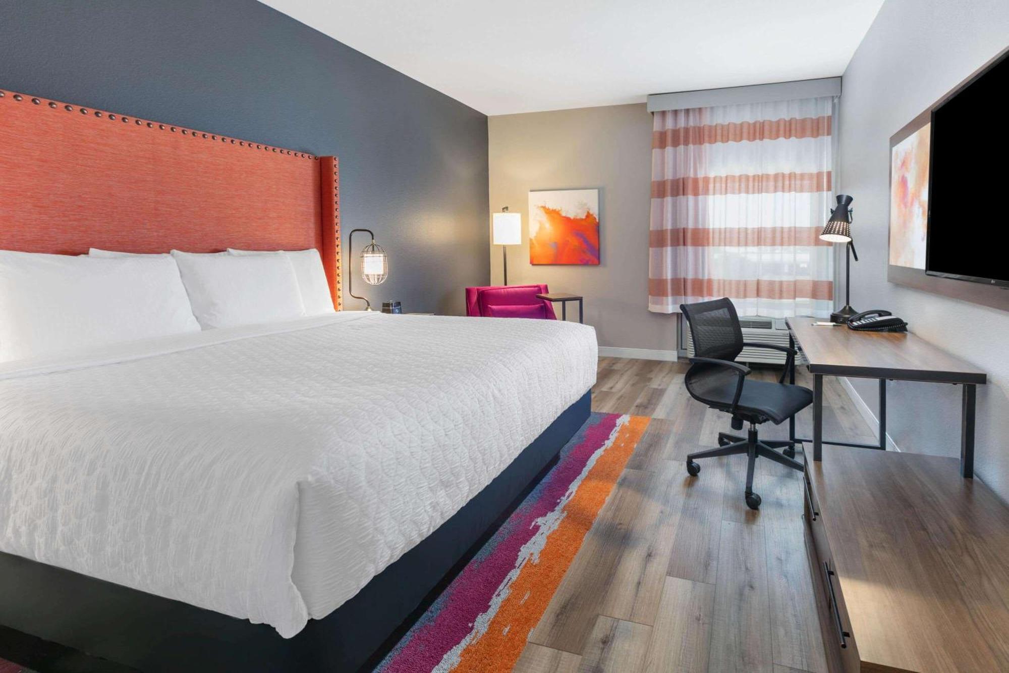 La Quinta Inn & Suites By Wyndham Луїсвілл Номер фото