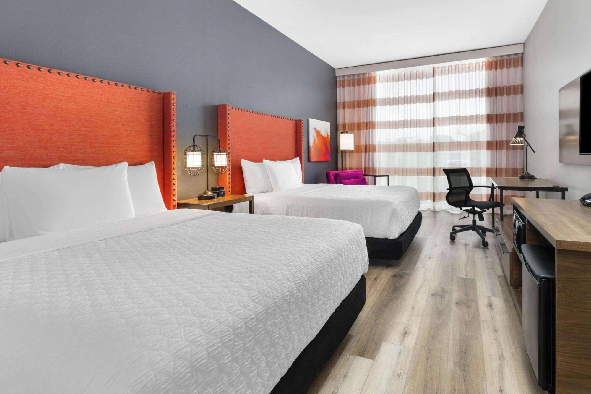 La Quinta Inn & Suites By Wyndham Луїсвілл Номер фото